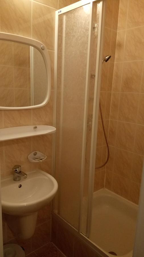 Hostel Dworek Osiecki Koral Osieki  Ngoại thất bức ảnh