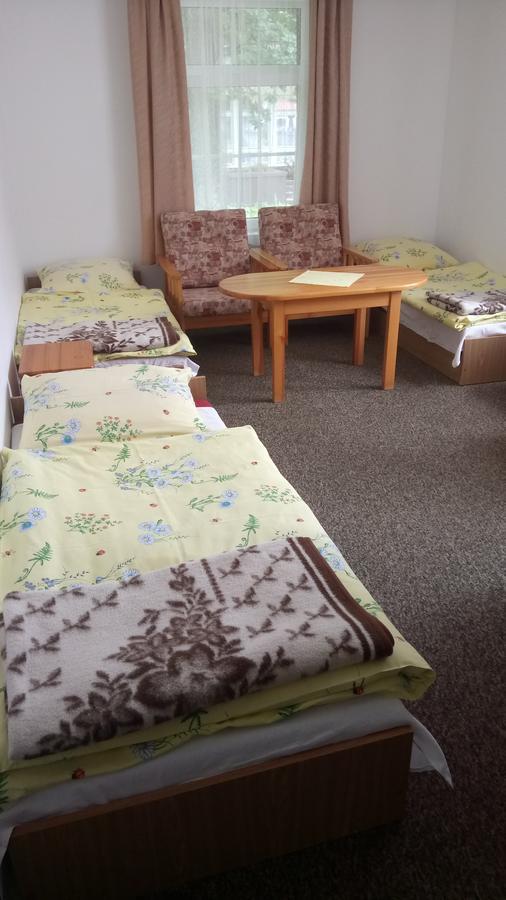 Hostel Dworek Osiecki Koral Osieki  Ngoại thất bức ảnh